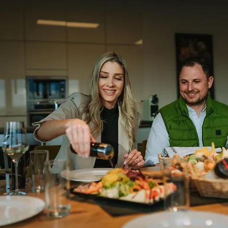 Weingut Zweytick Vinoment Апартаменты *